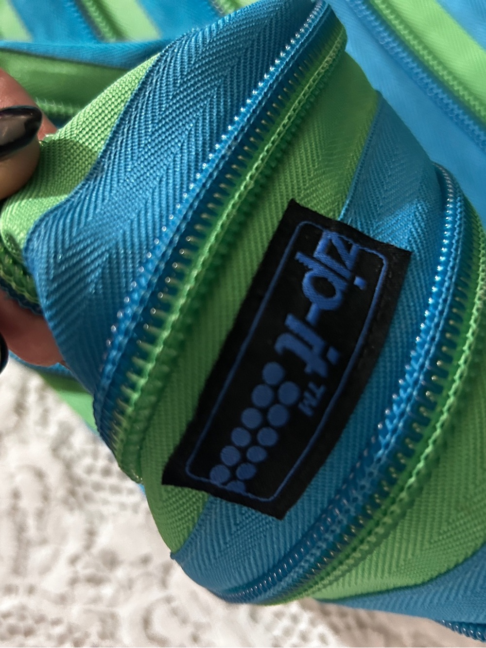 ZIP IT Green & Blue ZIPPER Shoulder Bag with Adjustable Strap FREE BAG CHARM - Picture 2 of 11